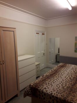Ofer camera Dubla in Harroow unui cuplu £565 lunar toate bilurile sint incluse